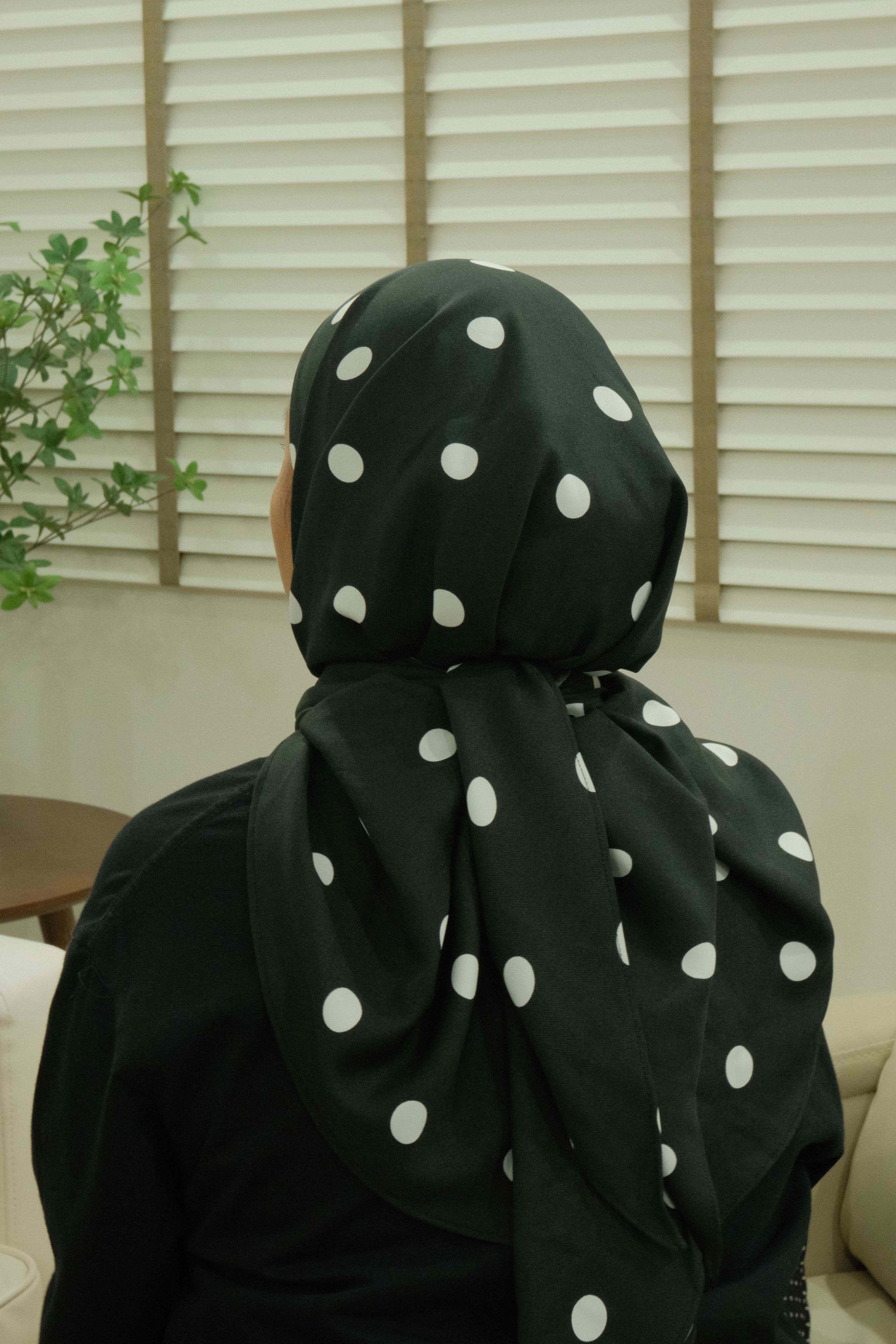 EVERYDAY SoftFlow Polka Triscarf