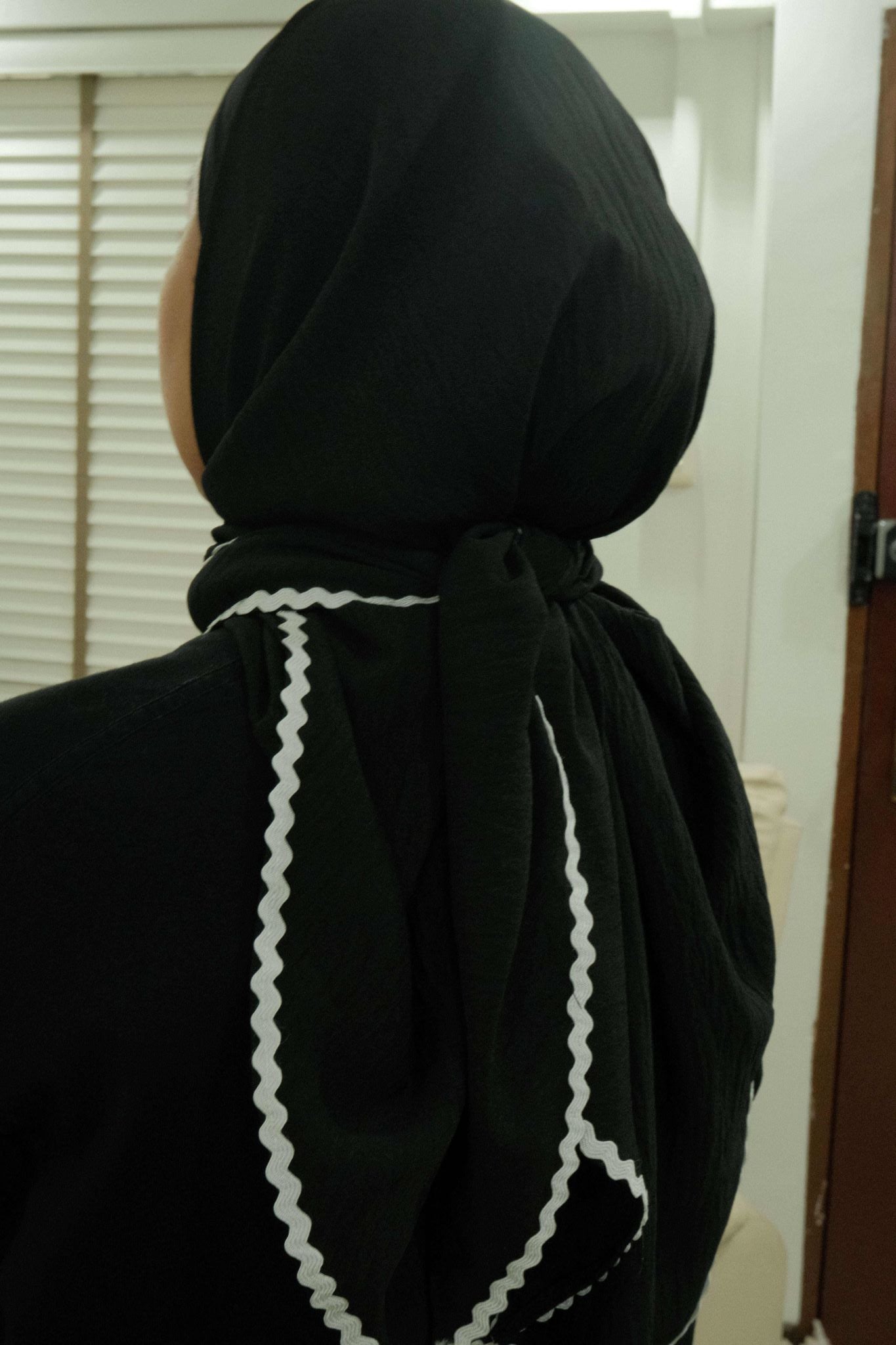 EVERYDAY Wavy Crepe Triscarf