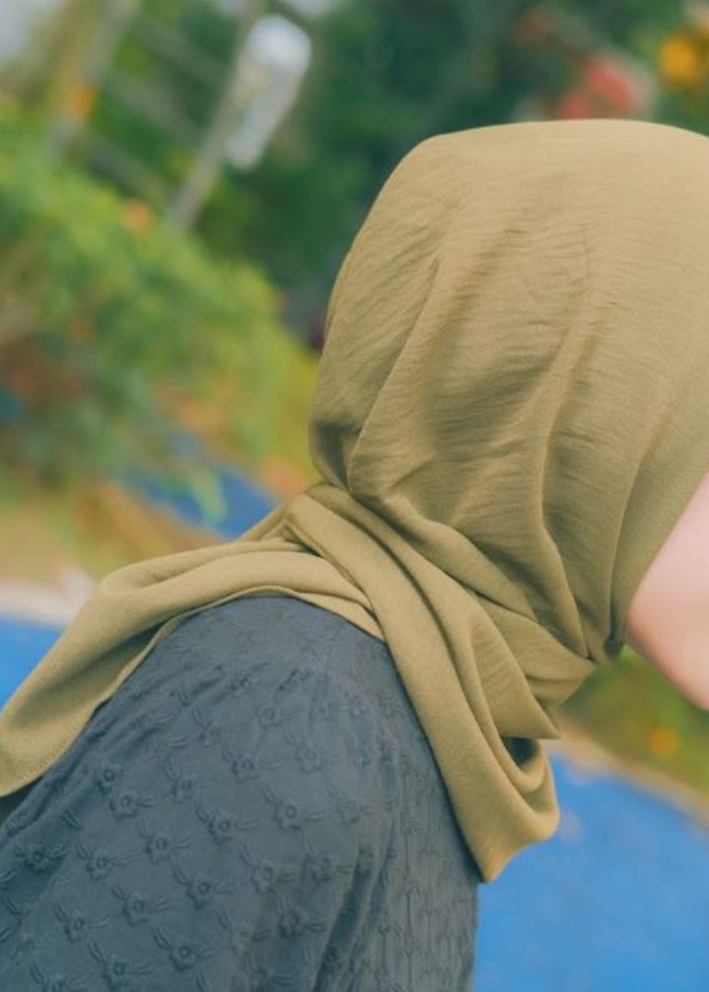 EFFORTLESS Tieback Crepe Triscarf